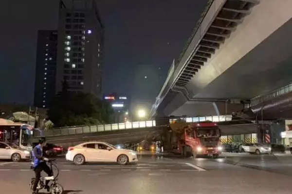 The collapse of the Hangzhou Tianqiao has once again sounded the alarm.